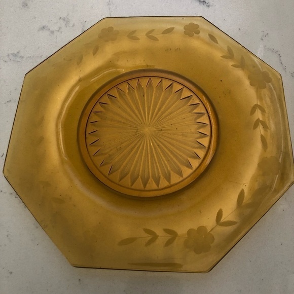 VTG Set of 4 Amber Marigold Etched Depression Glass Octagonal Plates (4) - Picture 2 of 6
